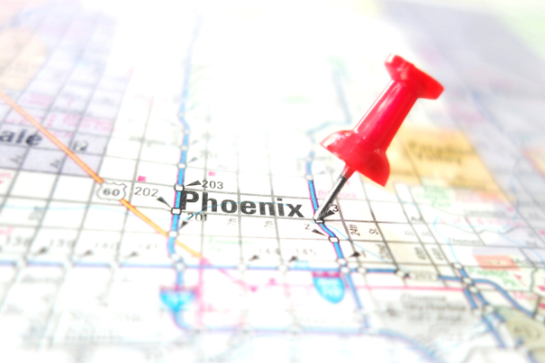 14 Things To Do with Kids in Phoenix | If you're traveling with the family to Arizona, and need family-friendly things to do in Phoenix and the surrounding area, we've got you covered! Whether you're visiting in summer, fall, winter, or spring, there are so many fun and unique things to do in Scottsdale and beyond - and many are free. Learn when to go, where to stay, what to pack, kid-friendly restaurants, and the top activities for all ages - even teens!